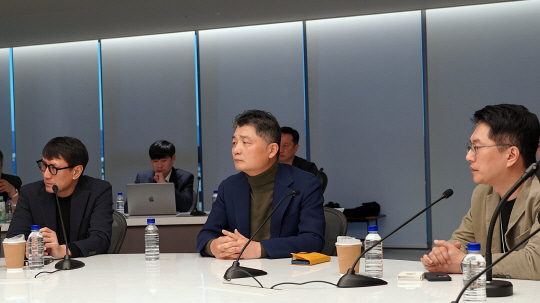 `쇄신 약속` 김범수, 카카오택시 독과점 해소 후속조치 논의
